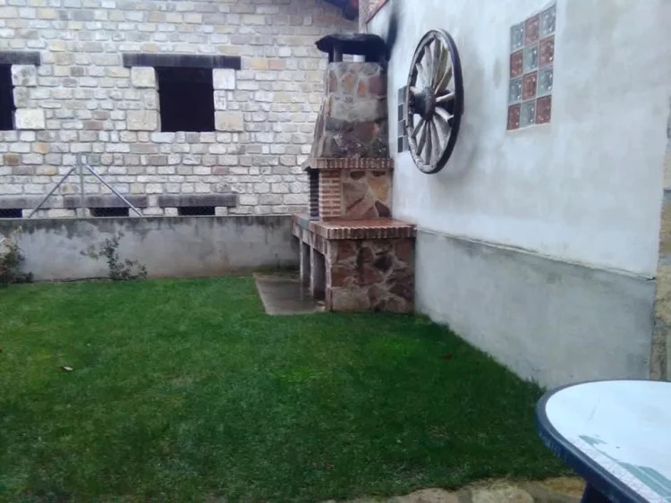 Los Mirlos: jardín, barbacoa y exterior